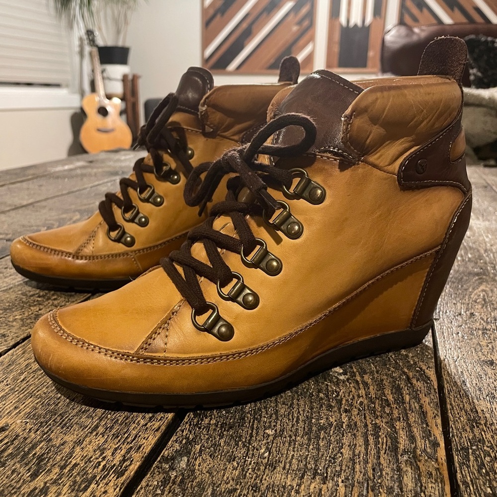 Pikolinos Leather Wedge Amsterdam Ankle Bootie